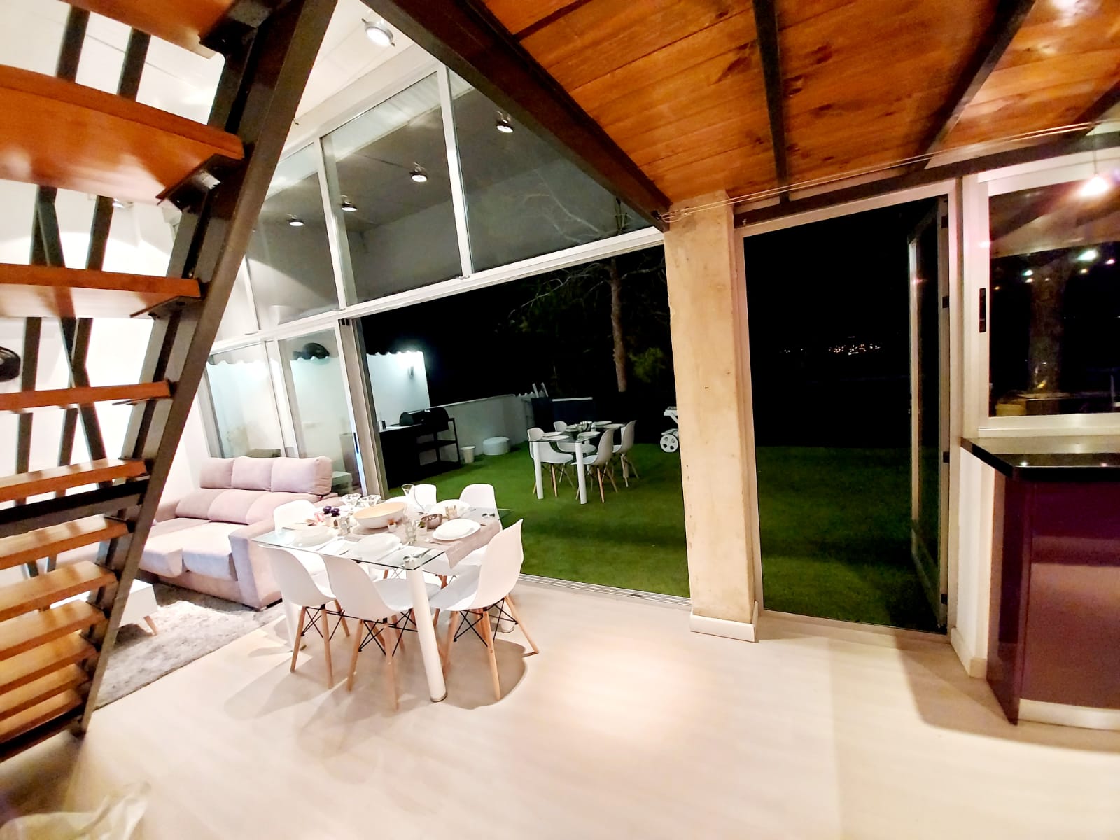 Villa independiente con apartamento de invitados en Vistabella — 495.000 EUR