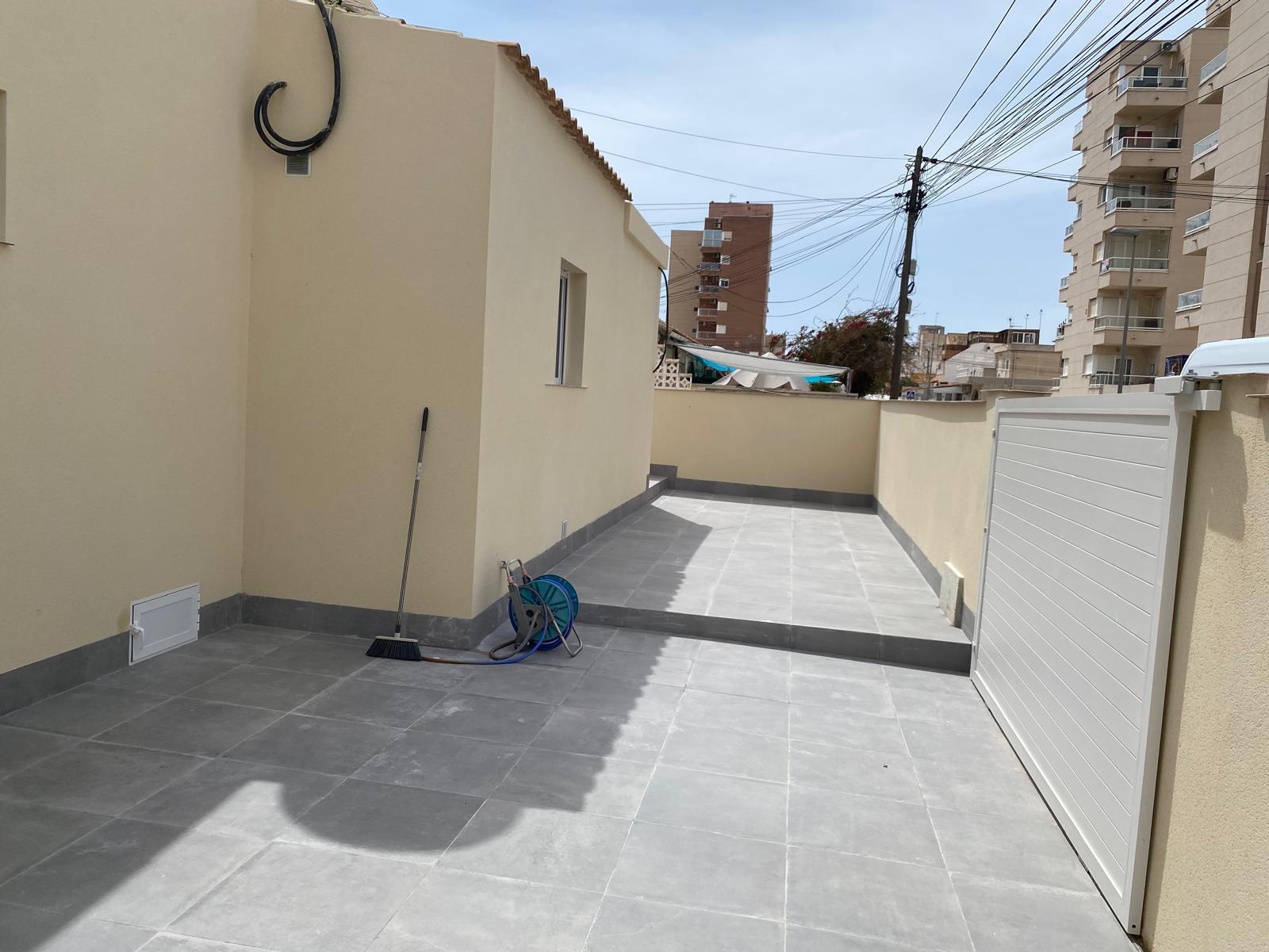 Bungalow planta baja en Nueva Torrevieja con 111 m² de parcela privada y parking