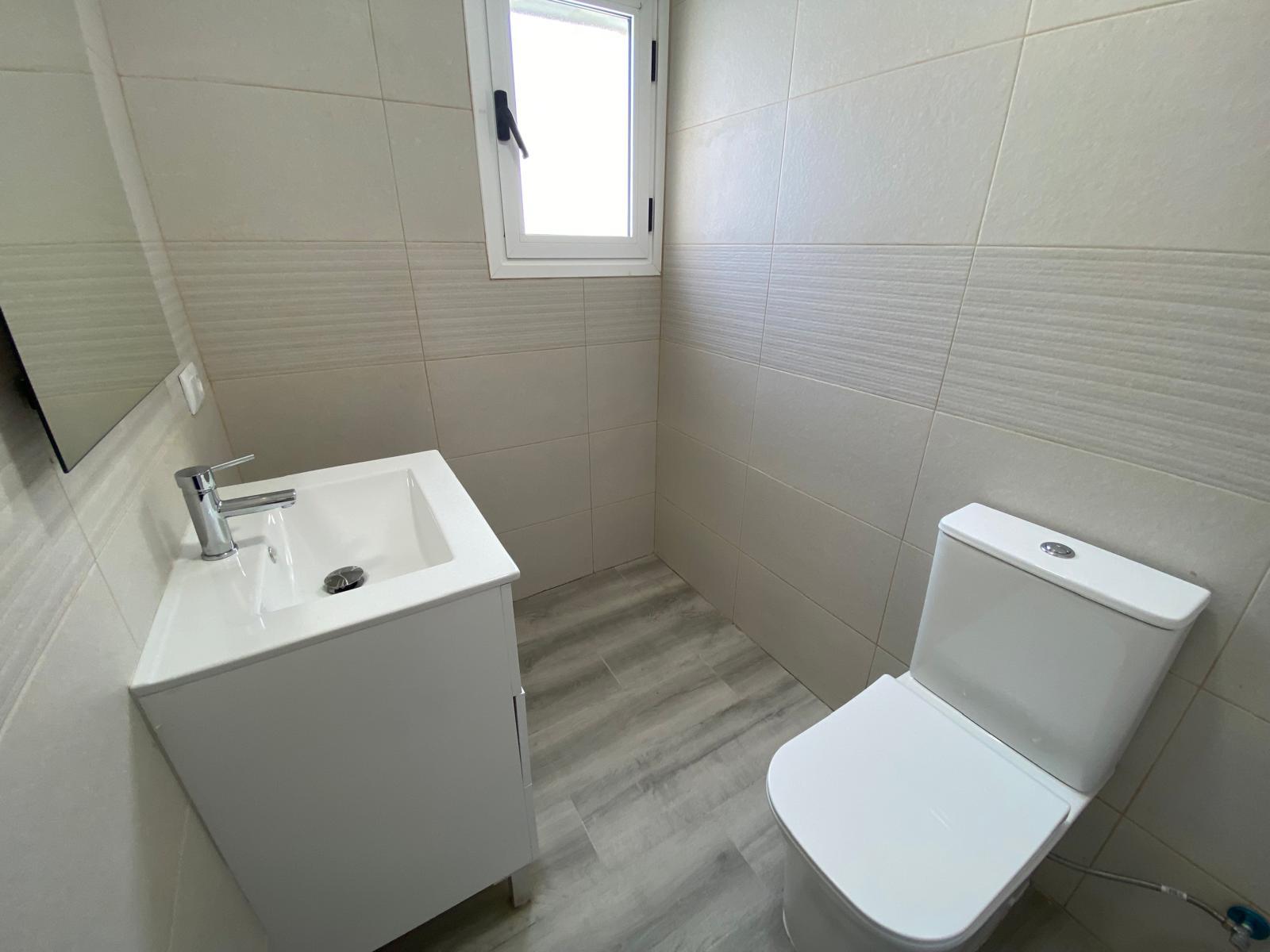 Bungalow planta baja en Nueva Torrevieja con 111 m² de parcela privada y parking