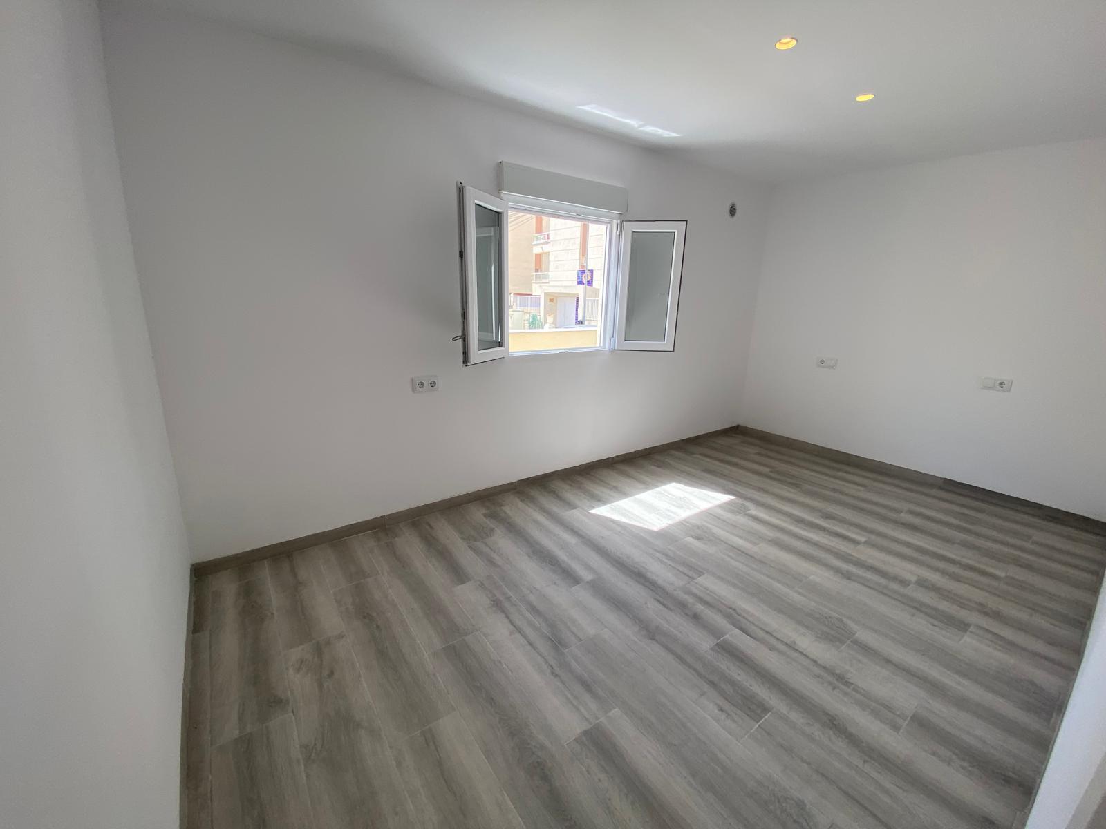 Bungalow planta baja en Nueva Torrevieja con 111 m² de parcela privada y parking