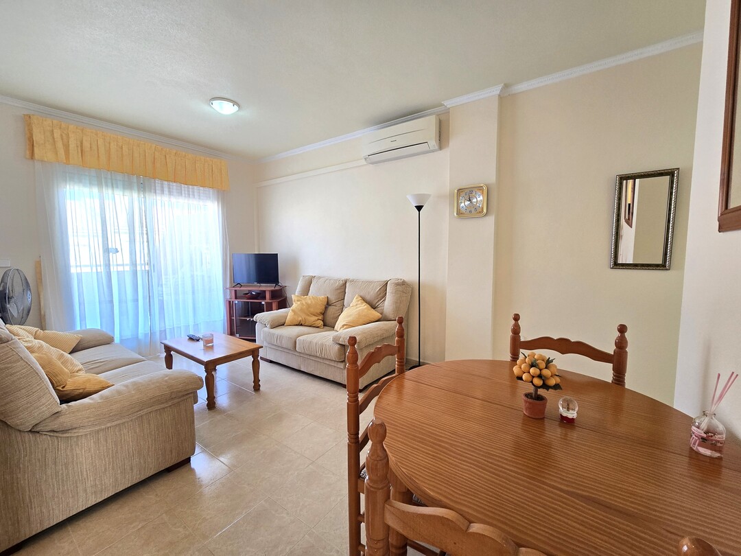 Bungalow en Aguas Nuevas con terraza y vistas a la piscina — 2 dormitorios