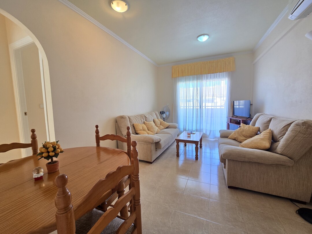Bungalow en Aguas Nuevas con terraza y vistas a la piscina — 2 dormitorios