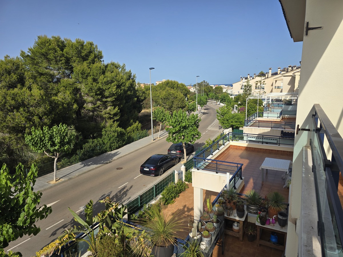 Dúplex con vistas al mar y piscina en Mil Palmeras — 3 dorm. y 119 m²
