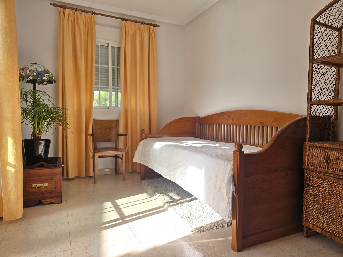 Dúplex con vistas al mar y piscina en Mil Palmeras — 3 dorm. y 119 m²