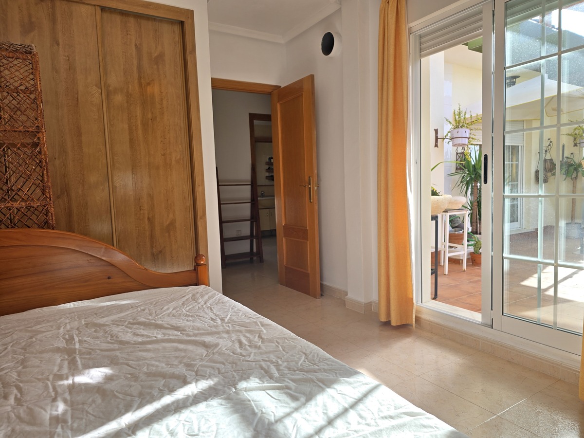Dúplex con vistas al mar y piscina en Mil Palmeras — 3 dorm. y 119 m²