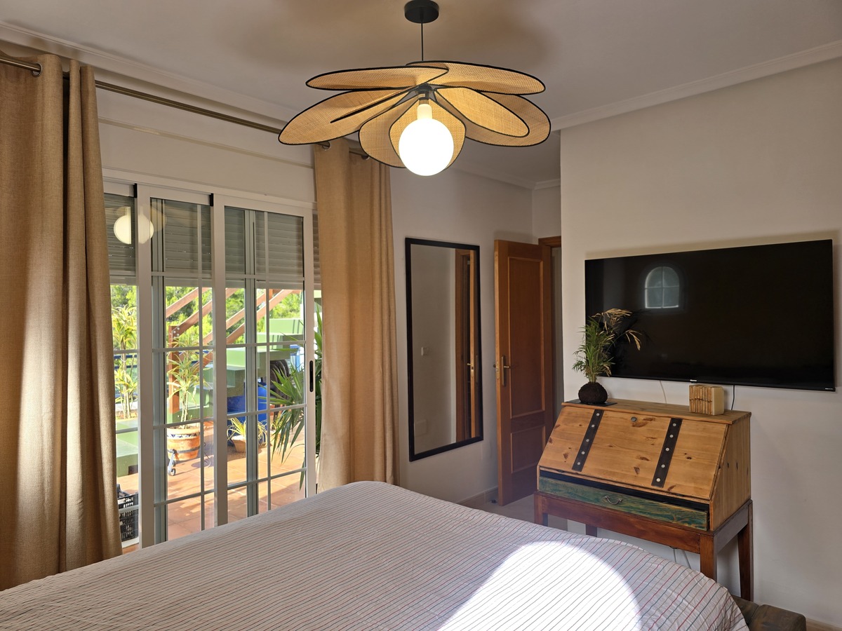 Dúplex con vistas al mar y piscina en Mil Palmeras — 3 dorm. y 119 m²