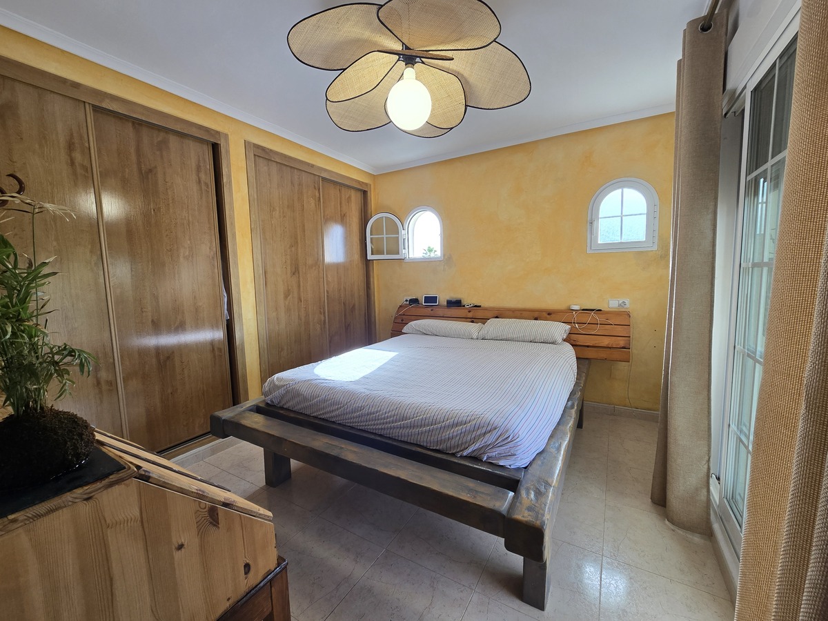 Dúplex con vistas al mar y piscina en Mil Palmeras — 3 dorm. y 119 m²