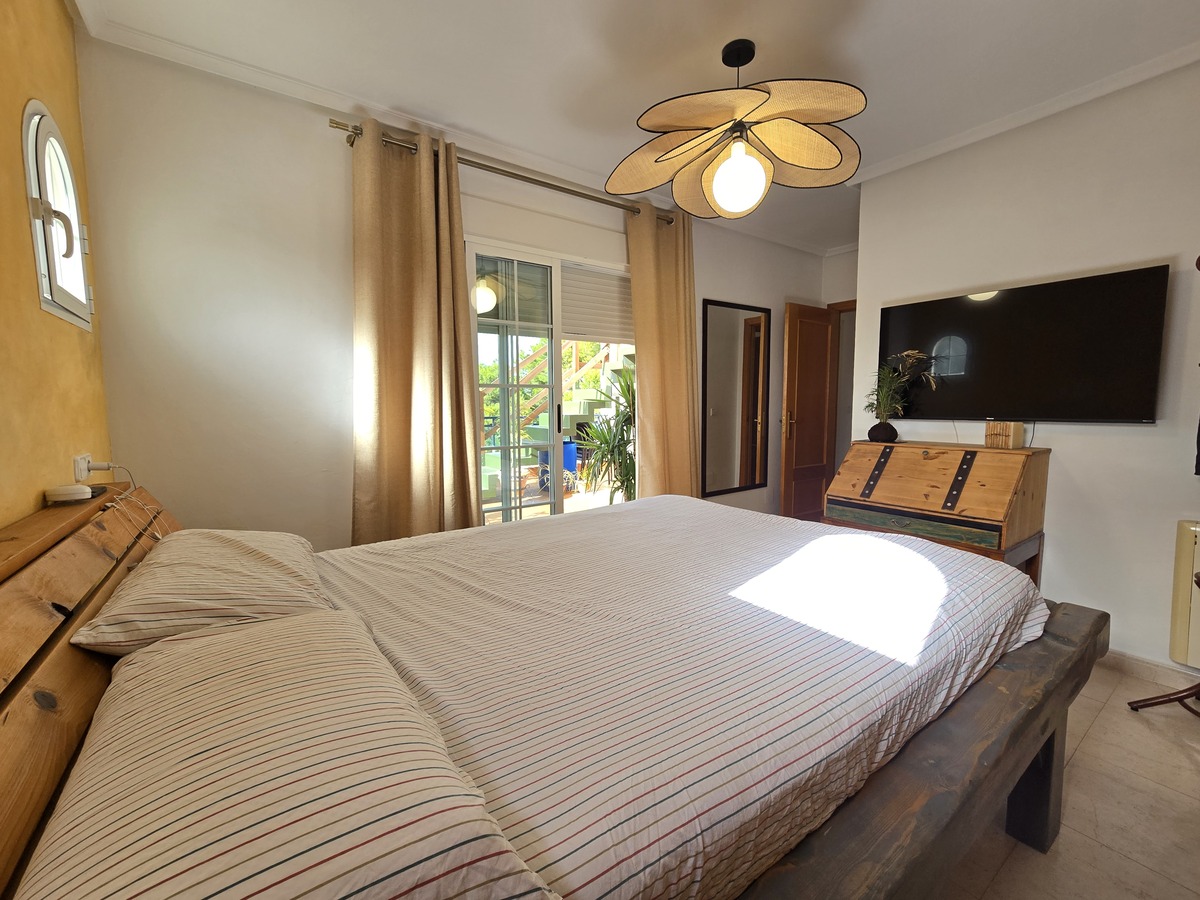 Dúplex con vistas al mar y piscina en Mil Palmeras — 3 dorm. y 119 m²