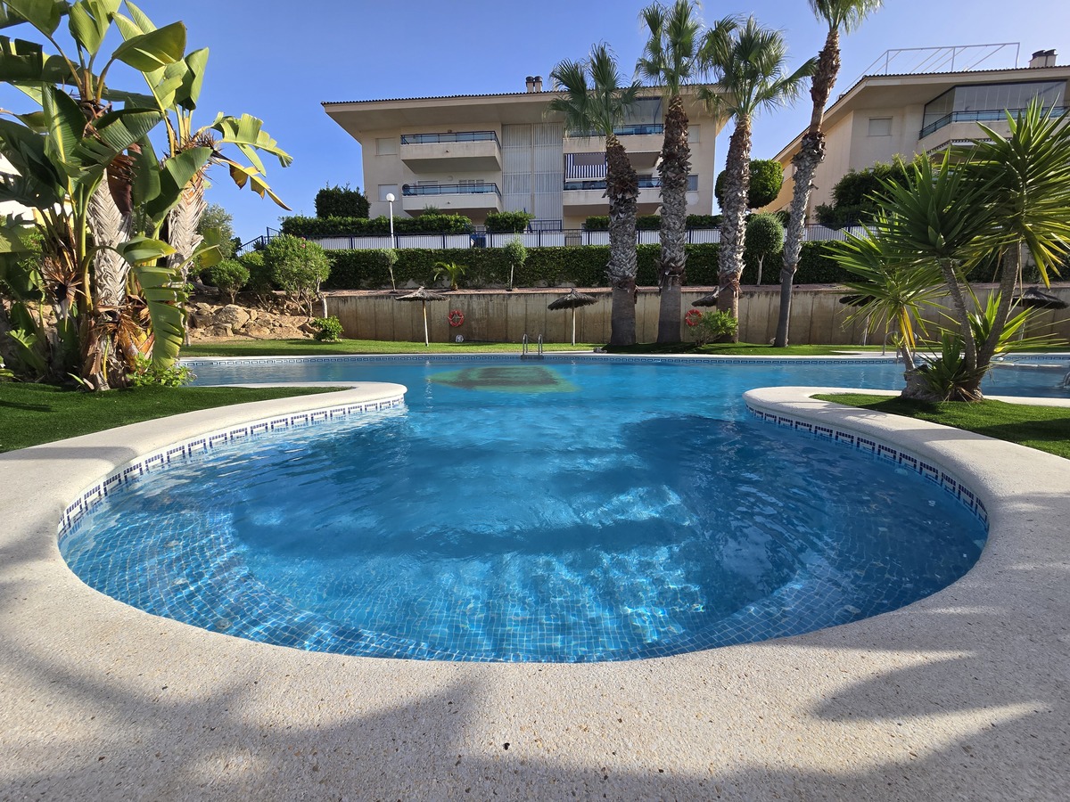 Dúplex con vistas al mar y piscina en Mil Palmeras — 3 dorm. y 119 m²
