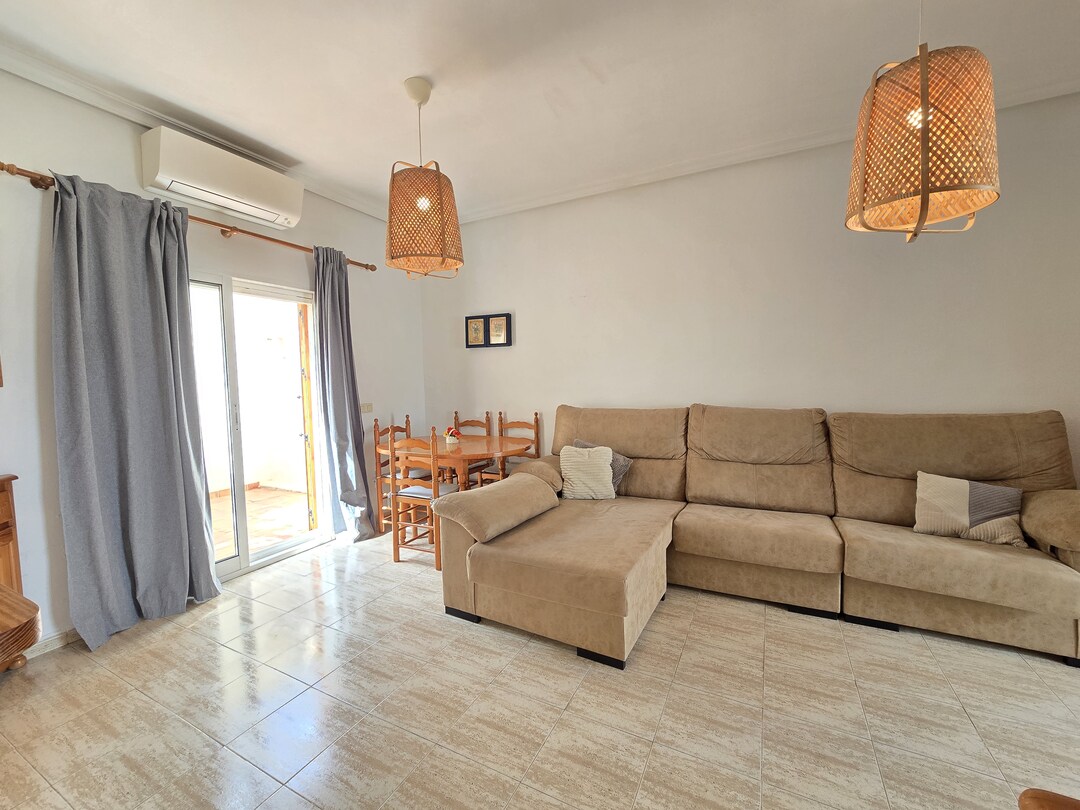 Bungalow de esquina en La Mata — jardín privado, piscina a 700m de playa