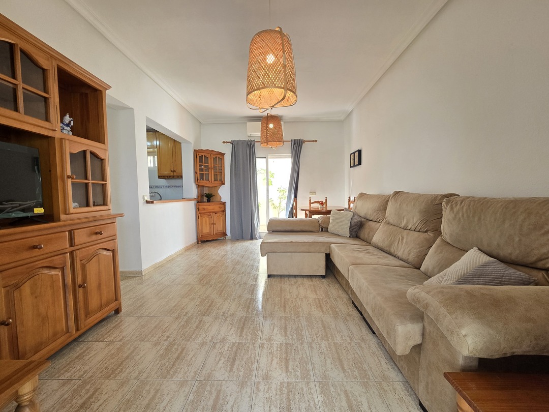 Bungalow de esquina en La Mata — jardín privado, piscina a 700m de playa