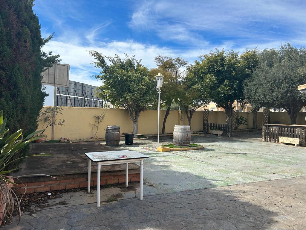 Restaurante con vivienda en La Zenia, 1000m2 de parcela — tu proyecto de vida