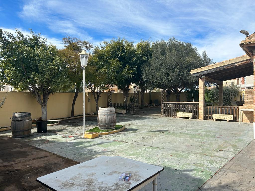 Restaurante con vivienda en La Zenia, 1000m2 de parcela — tu proyecto de vida