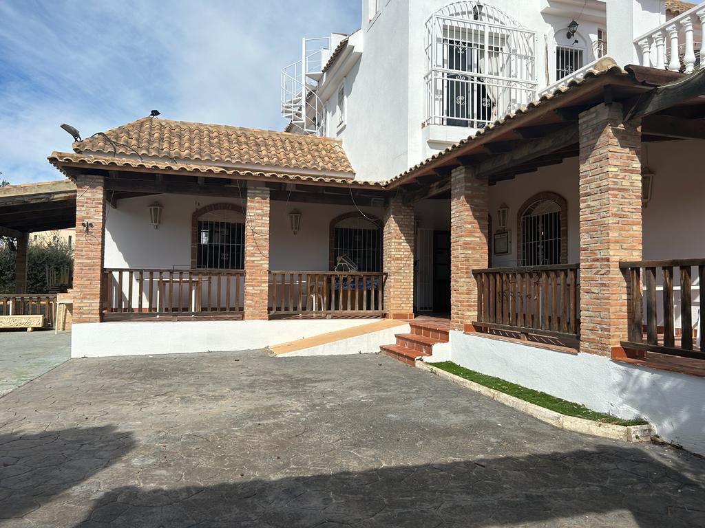 Restaurante con vivienda en La Zenia, 1000m2 de parcela — tu proyecto de vida