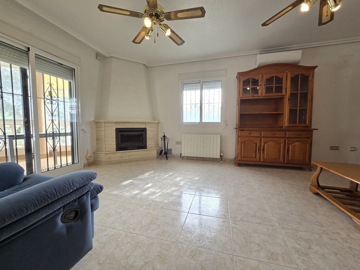Villa independiente con 6.000m² de parcela en Pinar de Campoverde — vistas únicas