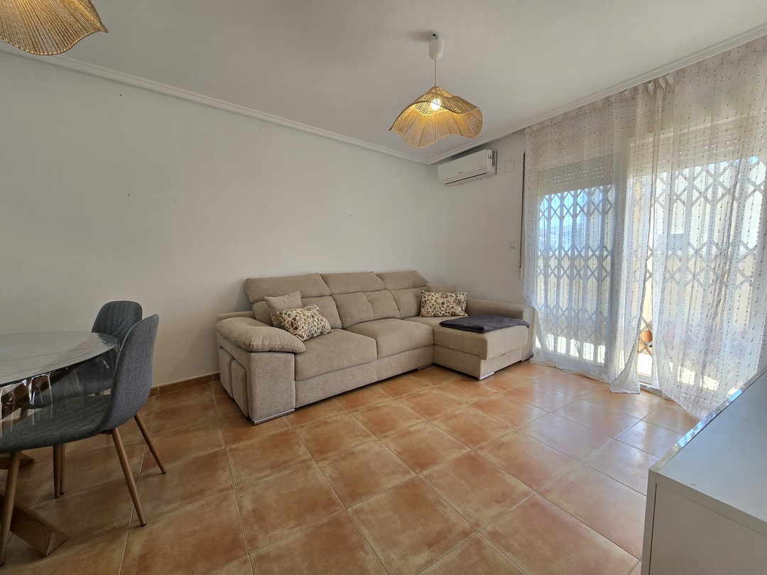 Ático con terraza esquinera de 40 m² en La Loma, Torrevieja — incluye garaje