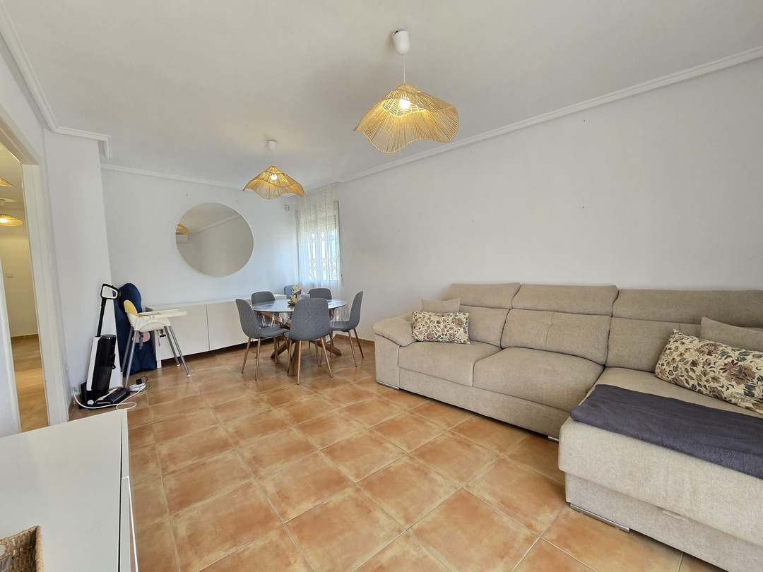 Ático con terraza esquinera de 40 m² en La Loma, Torrevieja — incluye garaje