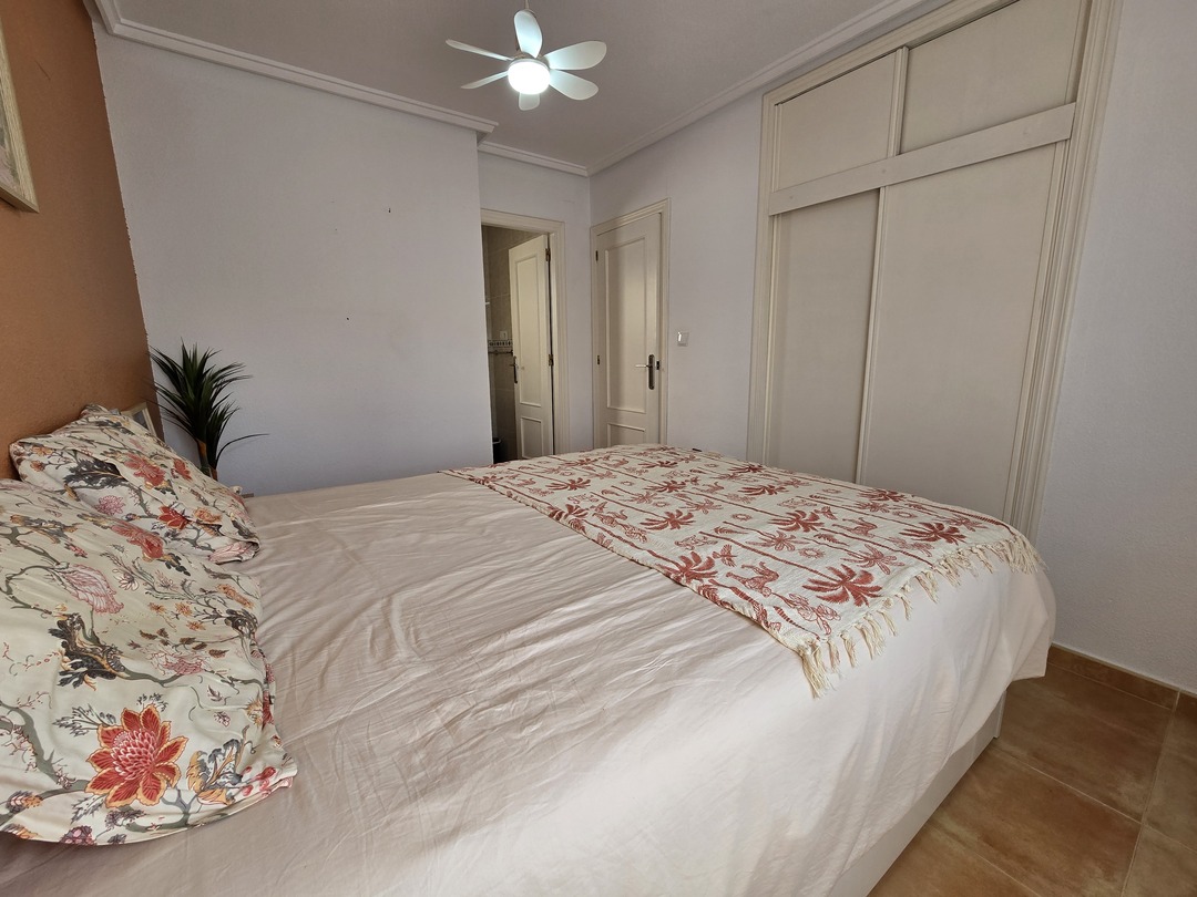 Ático con terraza esquinera de 40 m² en La Loma, Torrevieja — incluye garaje