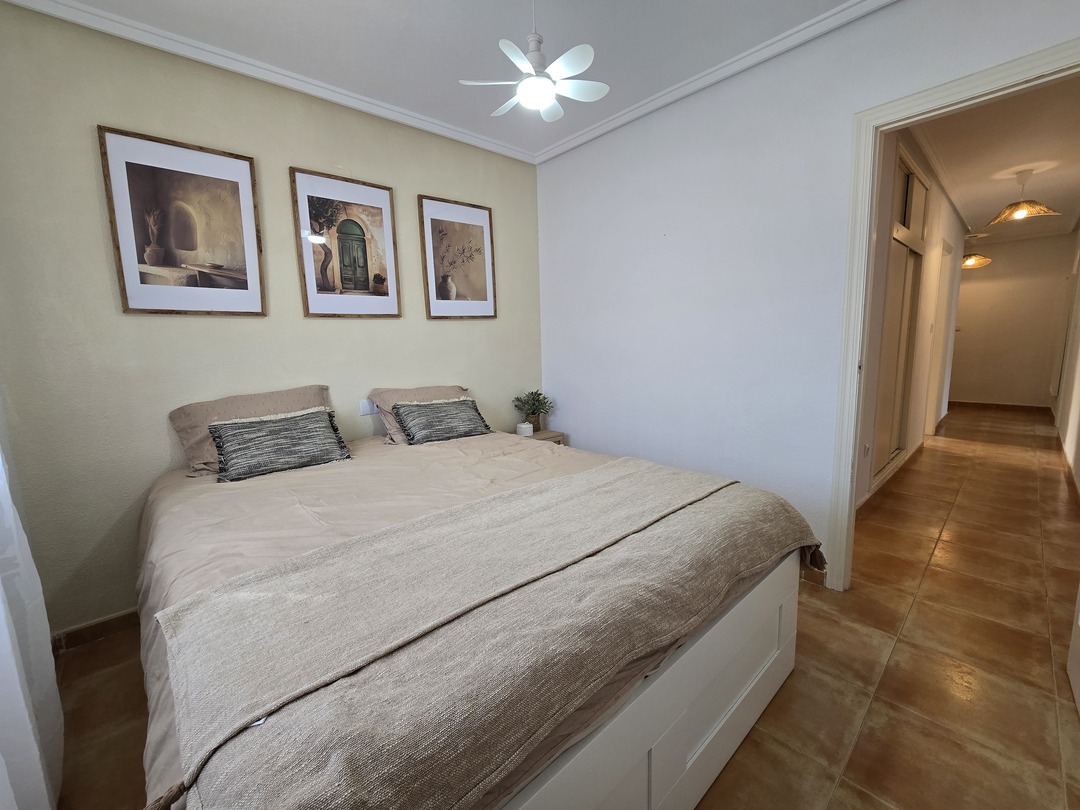 Ático con terraza esquinera de 40 m² en La Loma, Torrevieja — incluye garaje