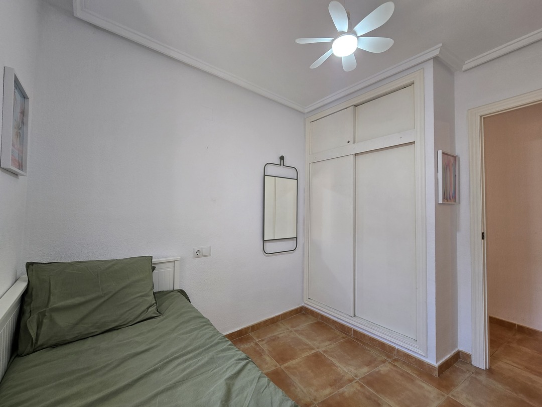 Ático con terraza esquinera de 40 m² en La Loma, Torrevieja — incluye garaje