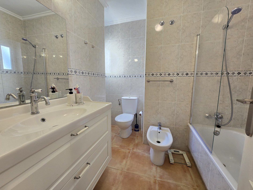 Ático con terraza esquinera de 40 m² en La Loma, Torrevieja — incluye garaje