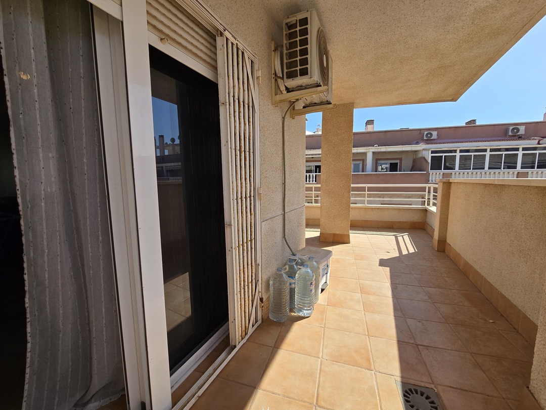 Ático con terraza esquinera de 40 m² en La Loma, Torrevieja — incluye garaje