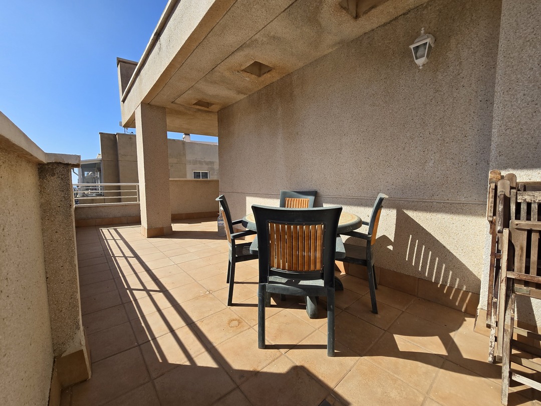 Ático con terraza esquinera de 40 m² en La Loma, Torrevieja — incluye garaje