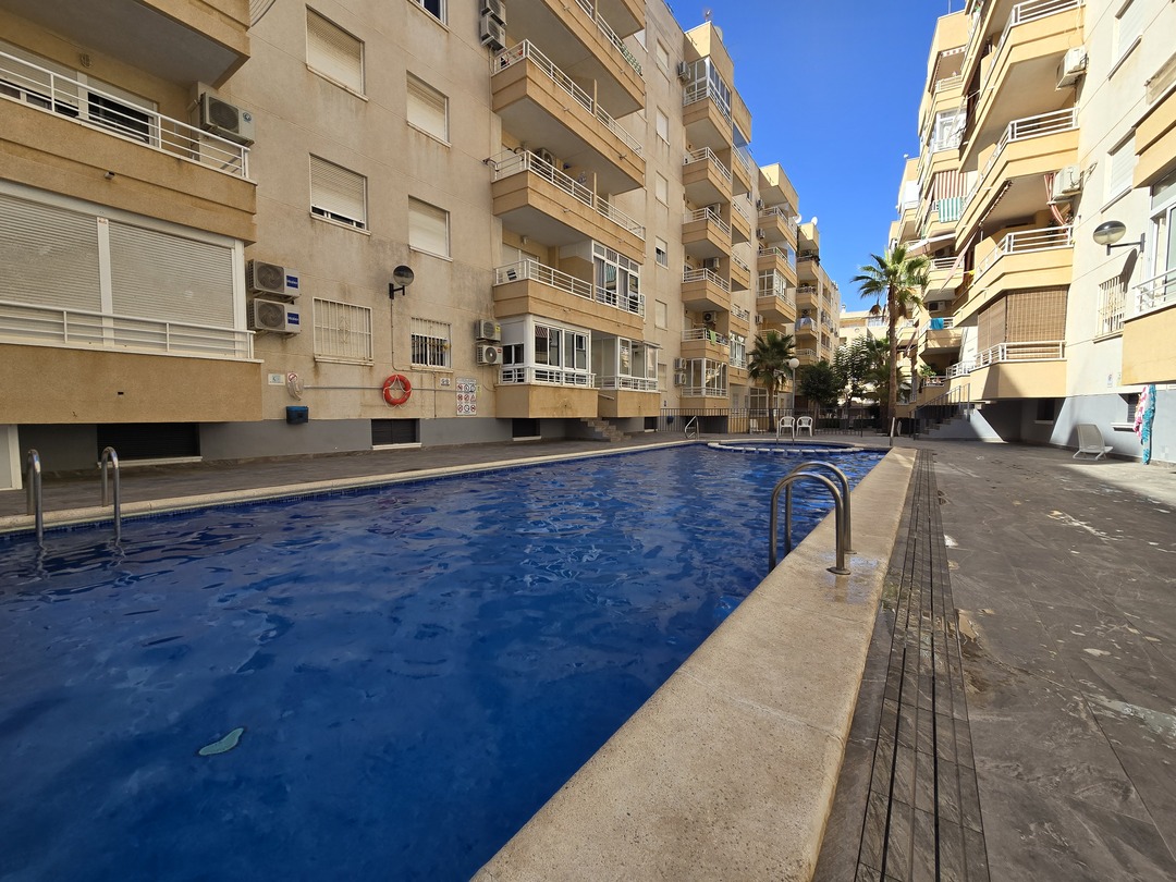 Ático con terraza esquinera de 40 m² en La Loma, Torrevieja — incluye garaje
