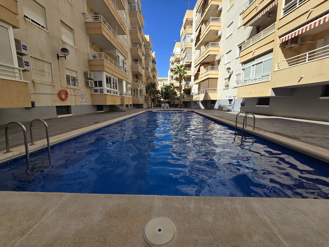 Ático con terraza esquinera de 40 m² en La Loma, Torrevieja — incluye garaje