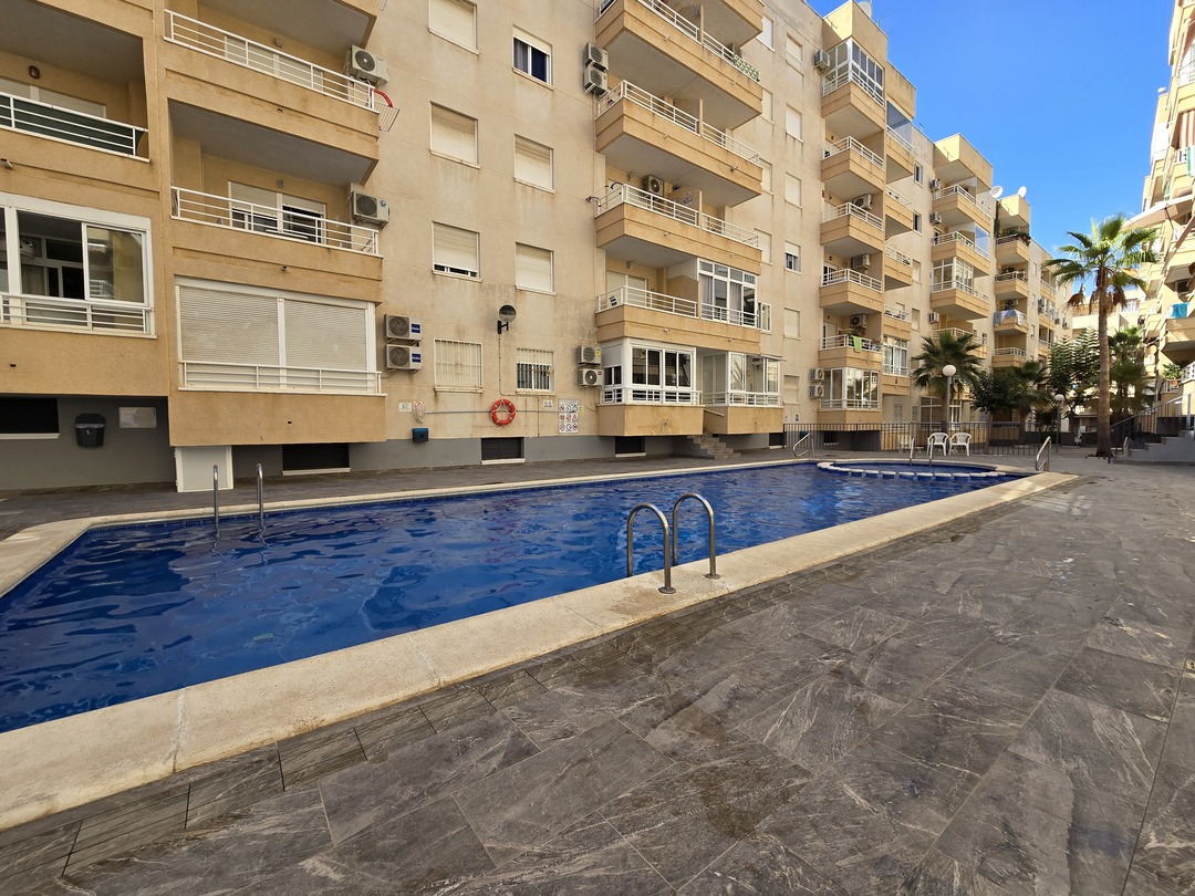 Ático con terraza esquinera de 40 m² en La Loma, Torrevieja — incluye garaje