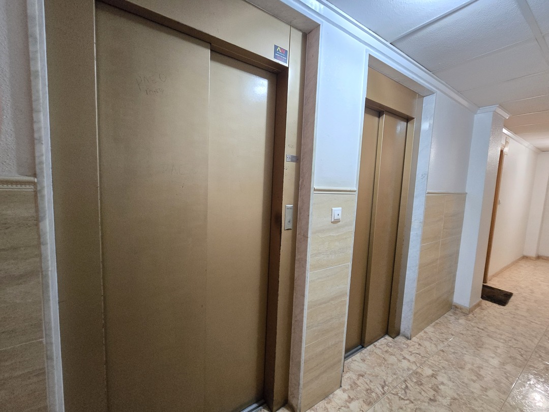 Ático con terraza esquinera de 40 m² en La Loma, Torrevieja — incluye garaje