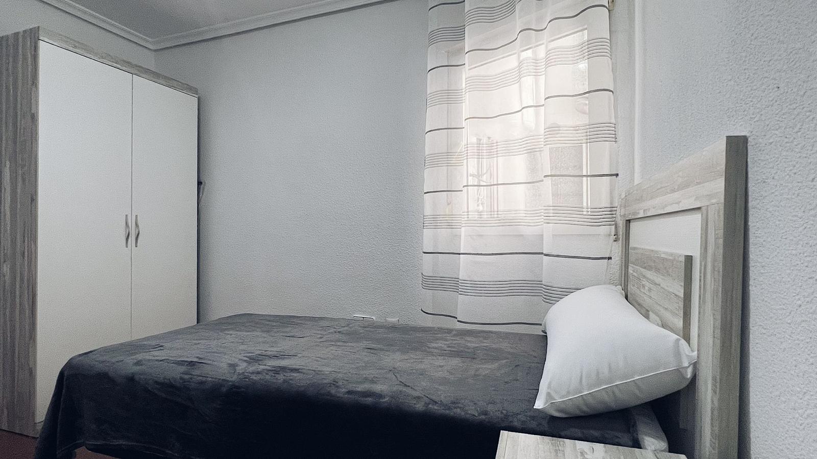 Apartamento con terraza acristalada en el centro de Torrevieja — 72 m² de confort