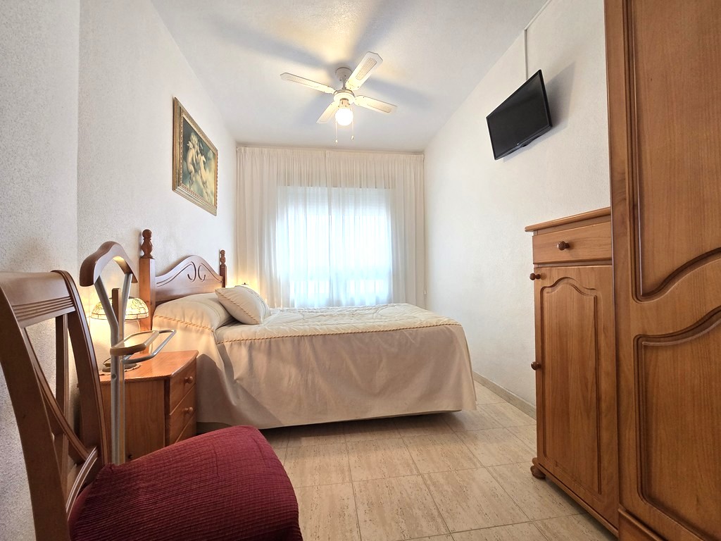 Apartamento en La Loma, Torrevieja — Terraza acristalada, piscina y garaje