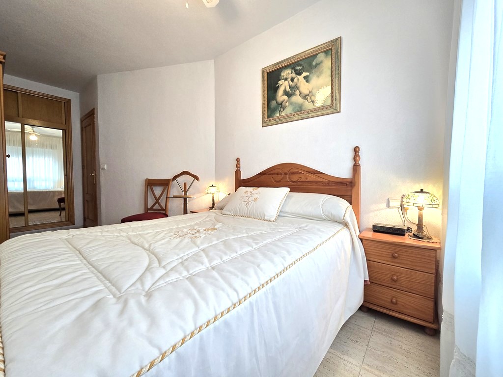 Apartamento en La Loma, Torrevieja — Terraza acristalada, piscina y garaje