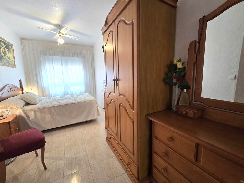 Apartamento en La Loma, Torrevieja — Terraza acristalada, piscina y garaje