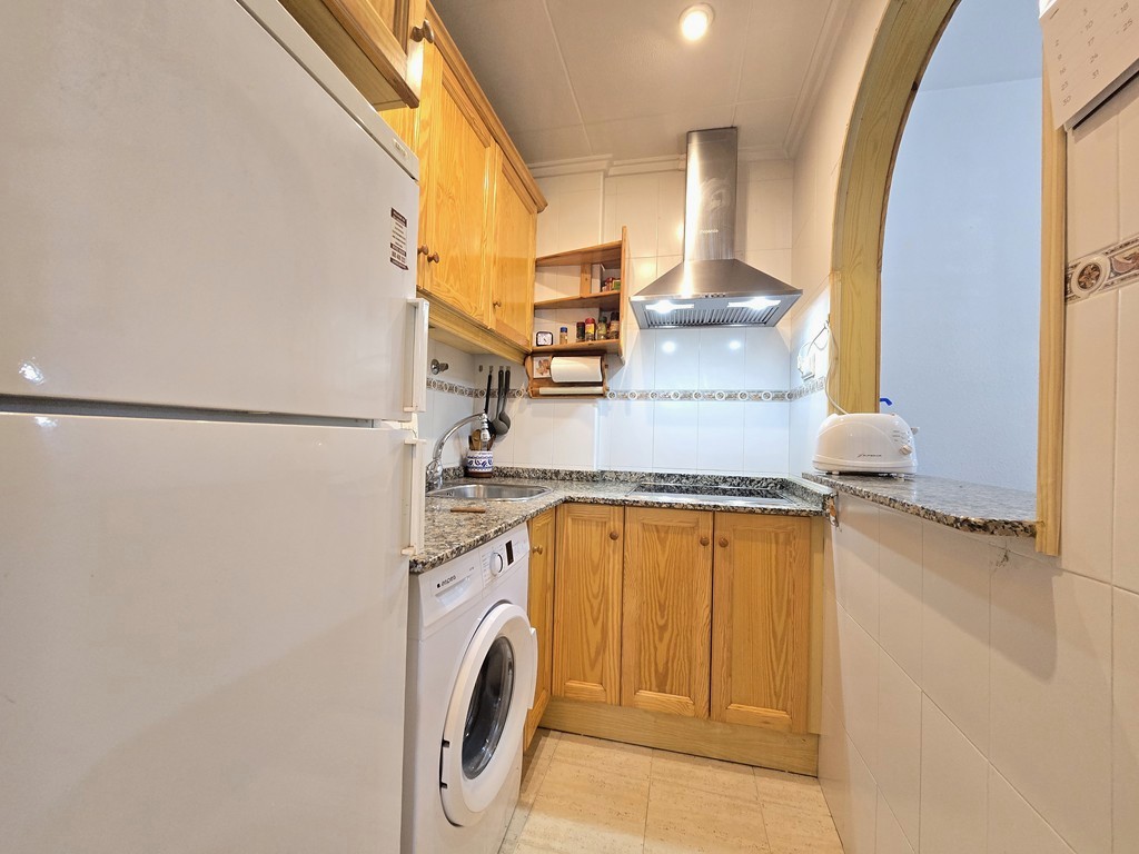 Apartamento en La Loma, Torrevieja — Terraza acristalada, piscina y garaje
