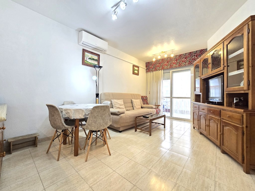 Apartamento en La Loma, Torrevieja — Terraza acristalada, piscina y garaje