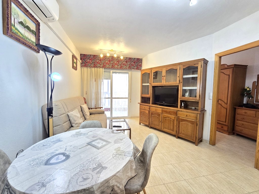 Apartamento en La Loma, Torrevieja — Terraza acristalada, piscina y garaje