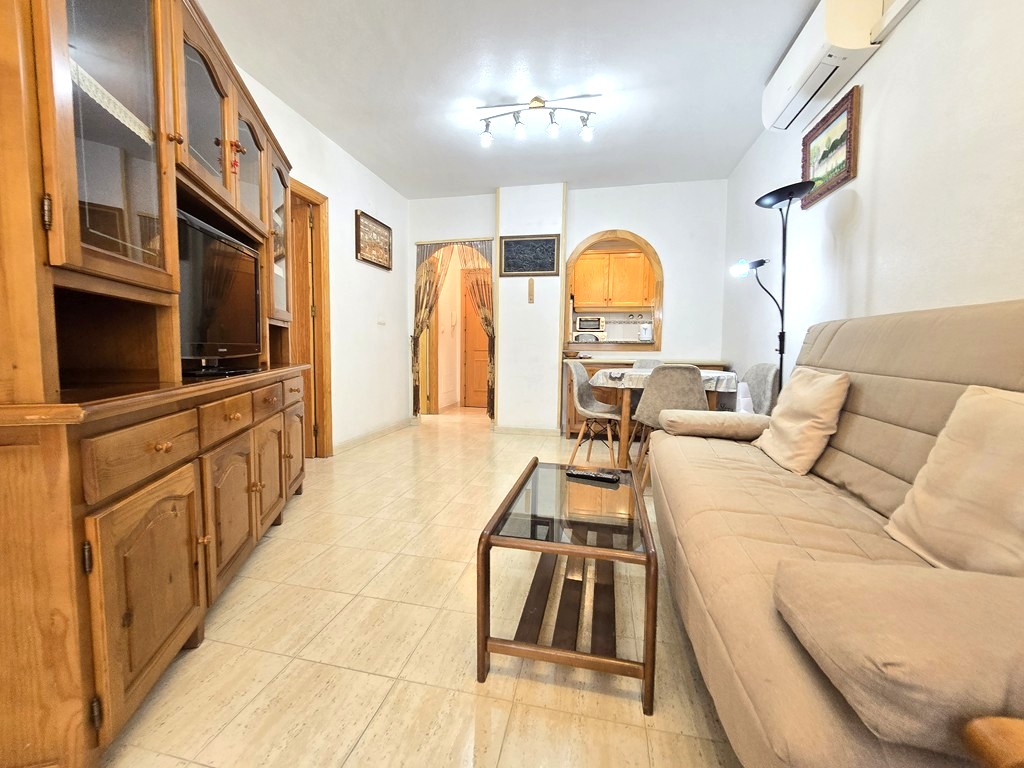 Apartamento en La Loma, Torrevieja — Terraza acristalada, piscina y garaje