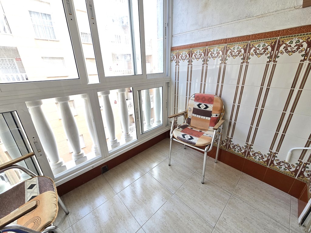 Apartamento en La Loma, Torrevieja — Terraza acristalada, piscina y garaje