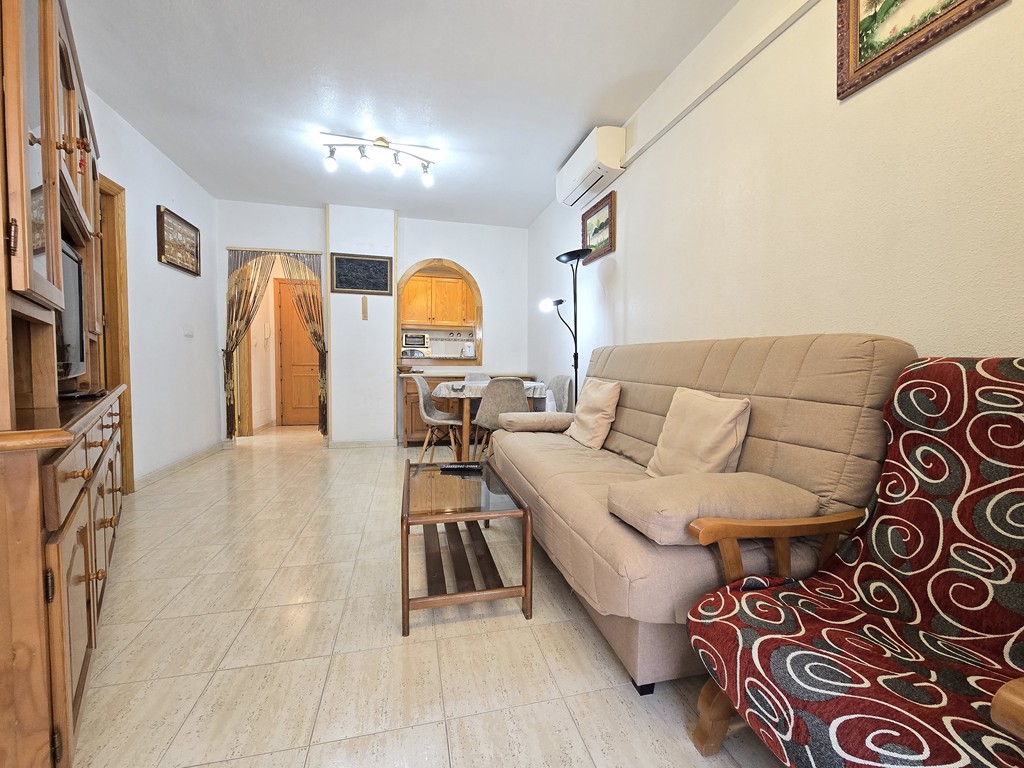 Apartamento en La Loma, Torrevieja — Terraza acristalada, piscina y garaje