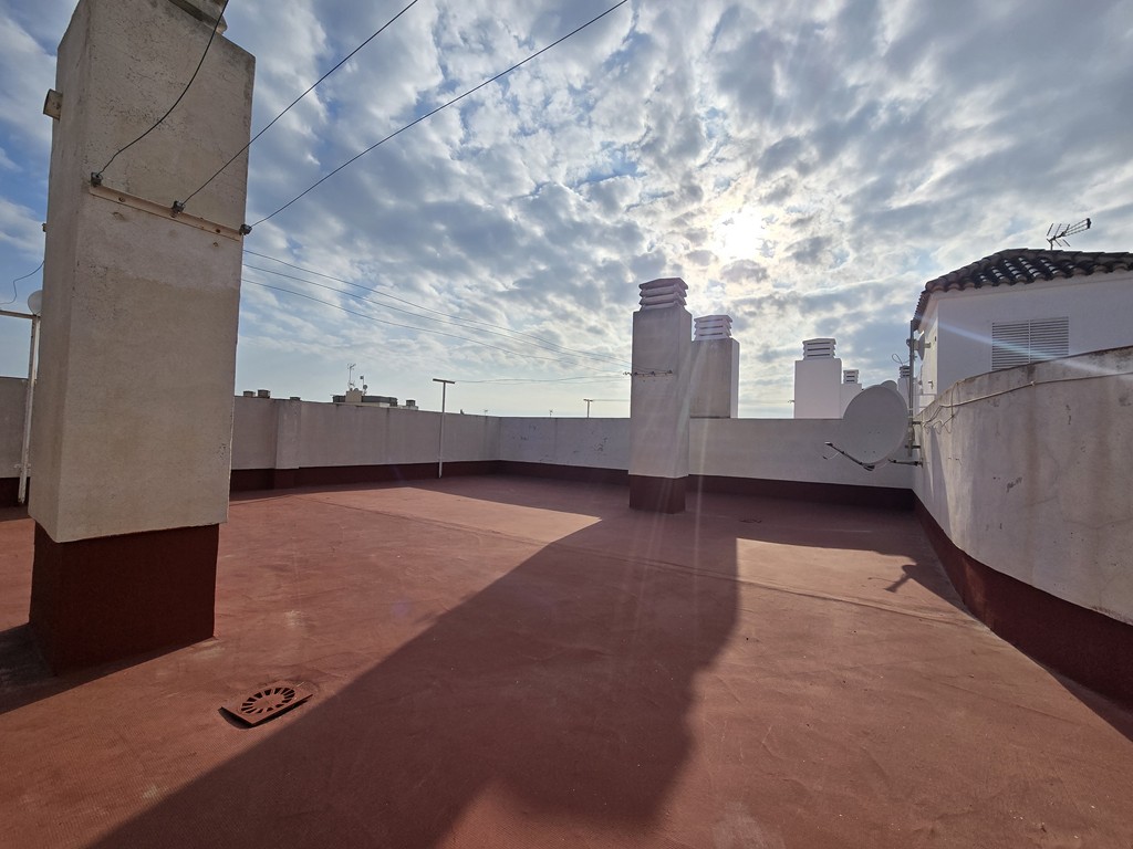 Apartamento en La Loma, Torrevieja — Terraza acristalada, piscina y garaje