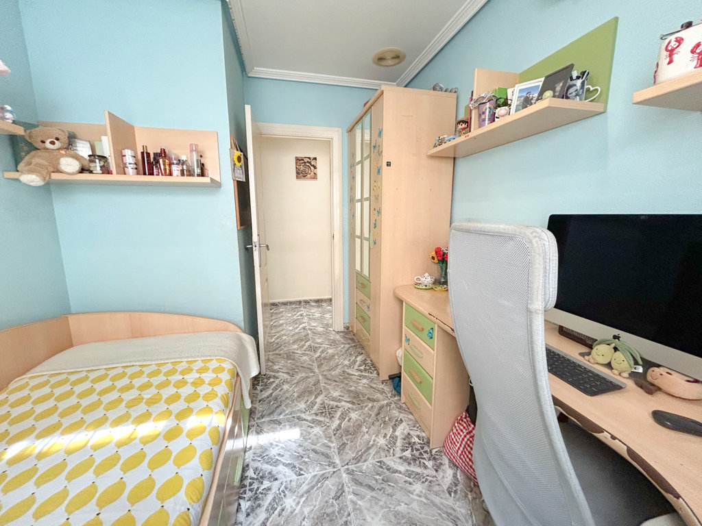 Ático de 112 m² en el Centro de Torrevieja — Vistas despejadas y orientación sur