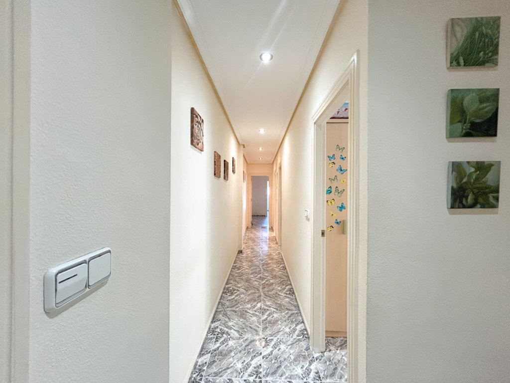 Ático de 112 m² en el Centro de Torrevieja — Vistas despejadas y orientación sur