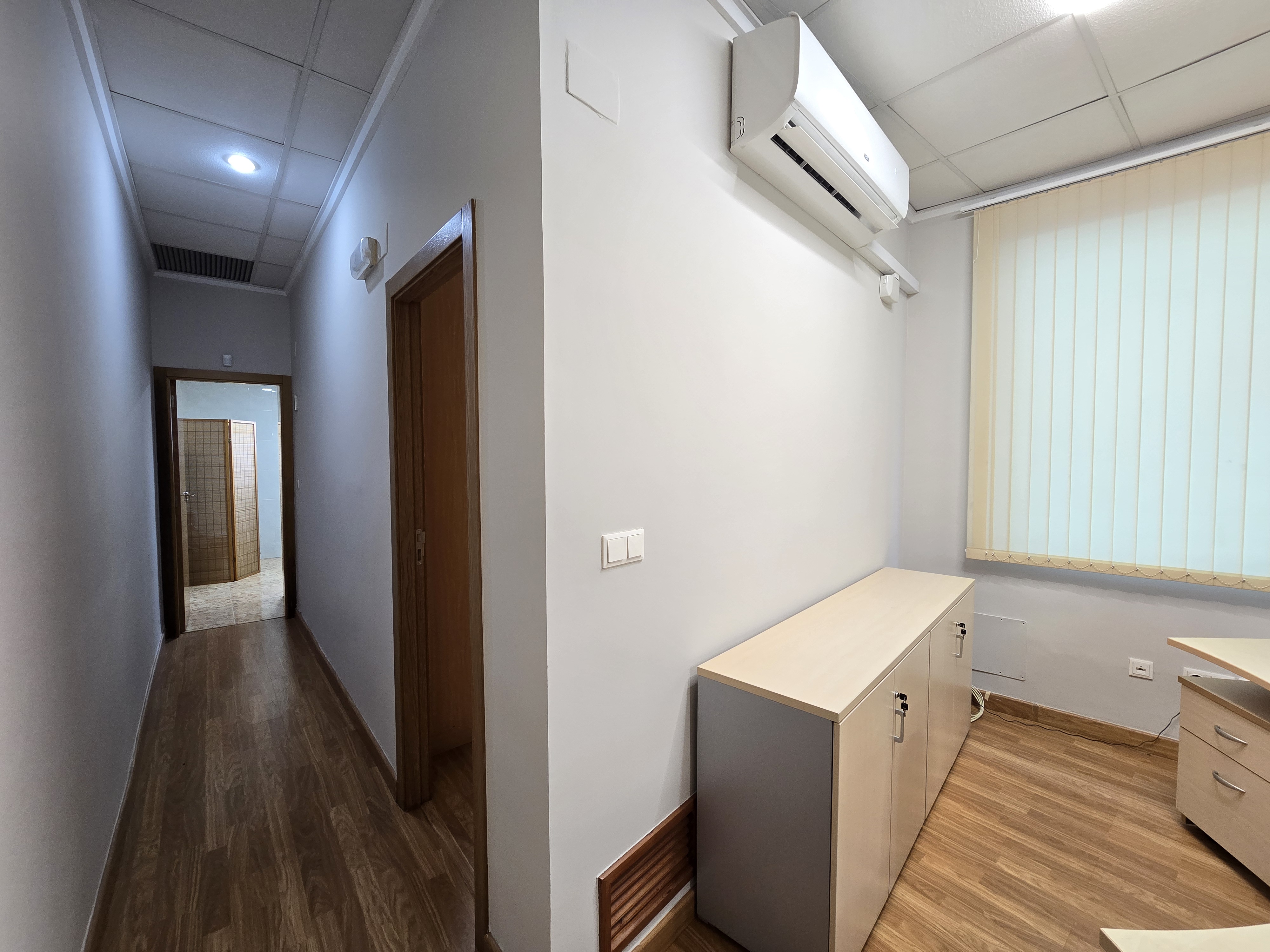 Local comercial en esquina en La Loma, Torrevieja — 87 m² listo para estrenar