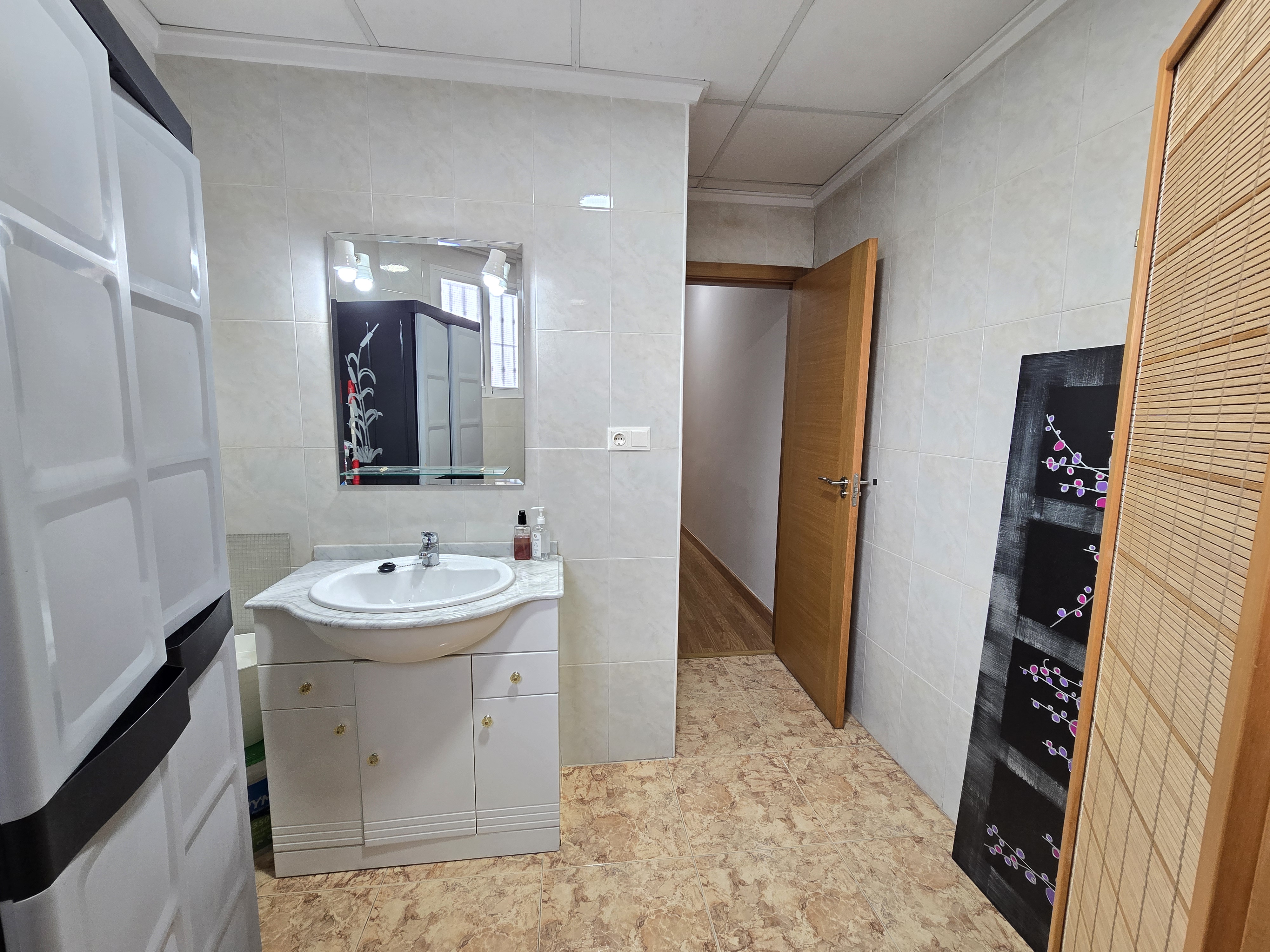 Local comercial en esquina en La Loma, Torrevieja — 87 m² listo para estrenar