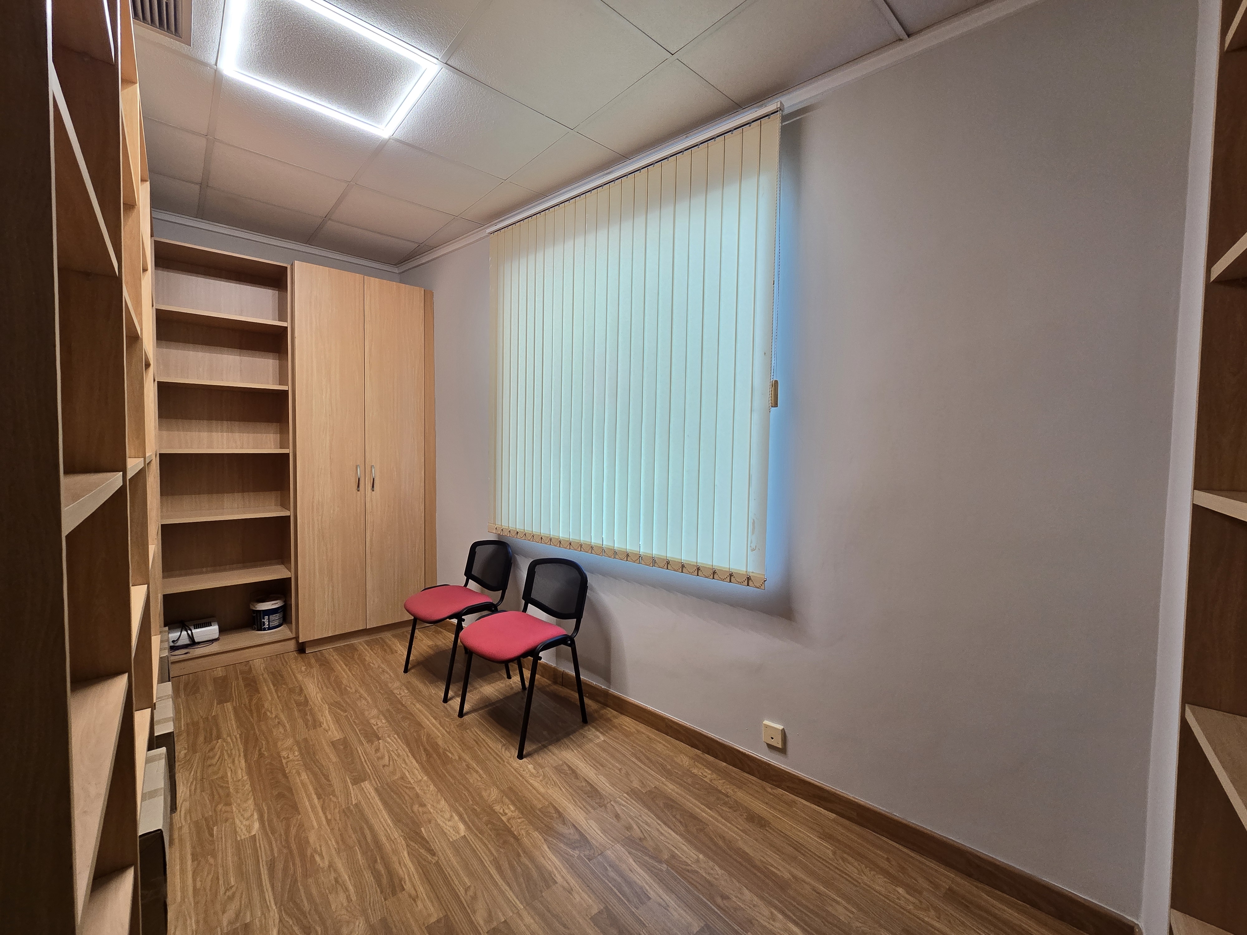 Local comercial en esquina en La Loma, Torrevieja — 87 m² listo para estrenar