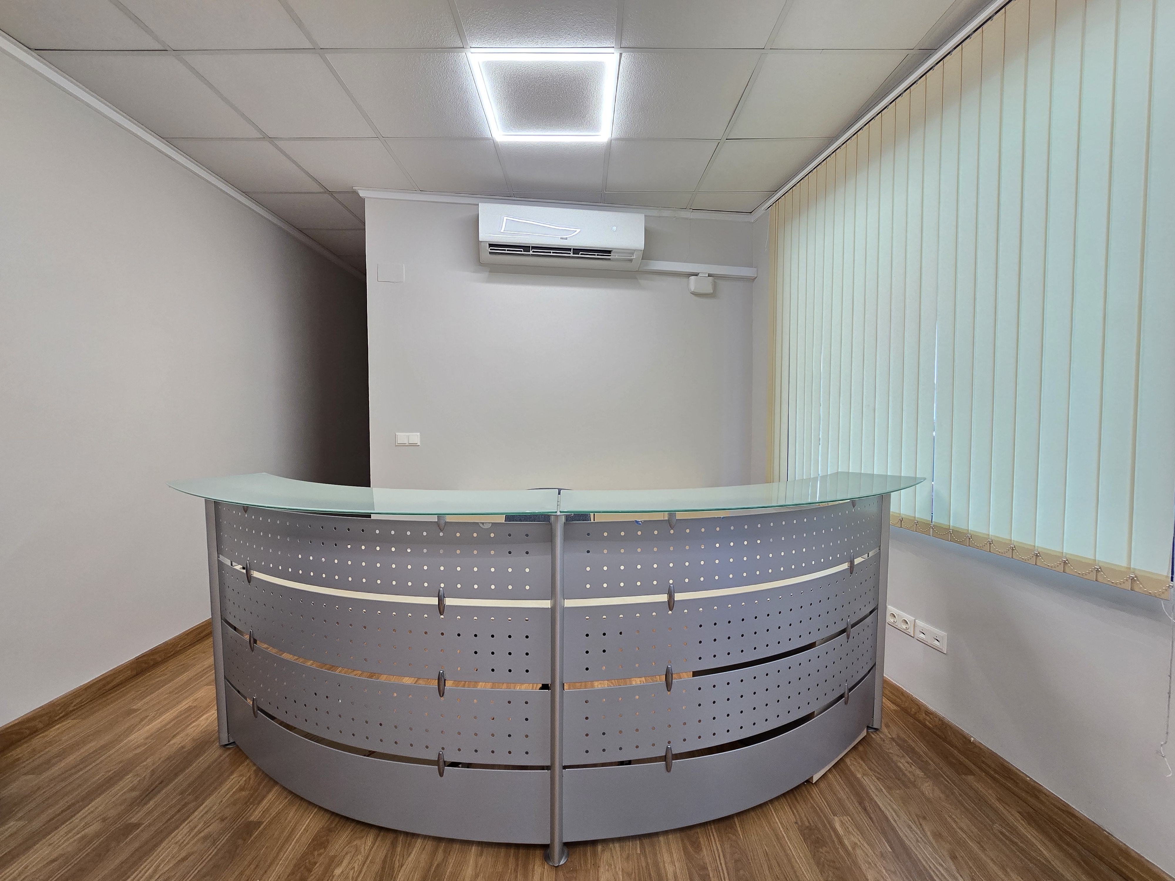Local comercial en esquina en La Loma, Torrevieja — 87 m² listo para estrenar