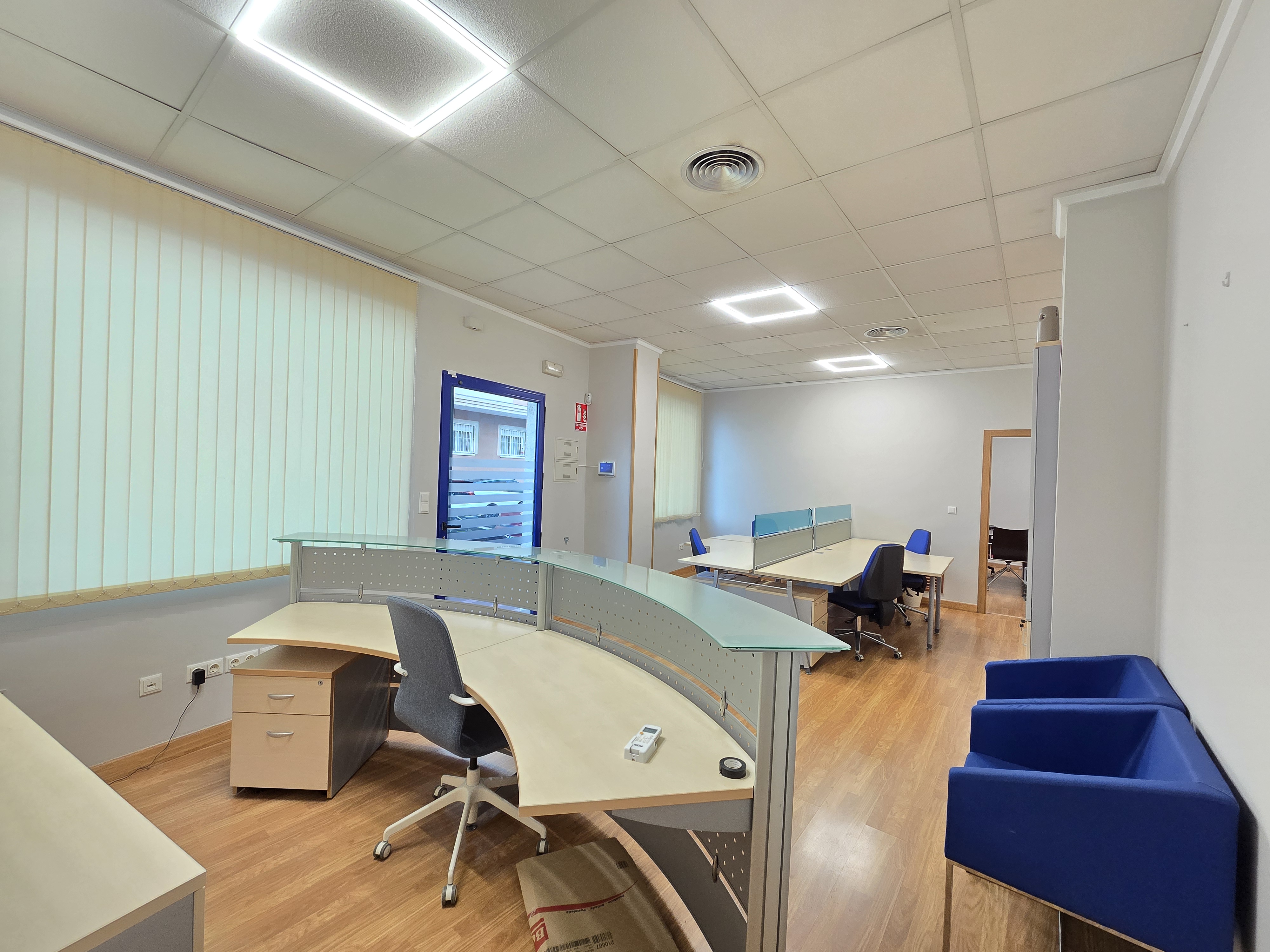 Local comercial en esquina en La Loma, Torrevieja — 87 m² listo para estrenar